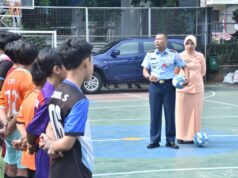 Guna Memacu Prestasi, Danlanud Husein Sastranegara Berikan Bantuan Alat Olahraga ke Sekolah Angkasa