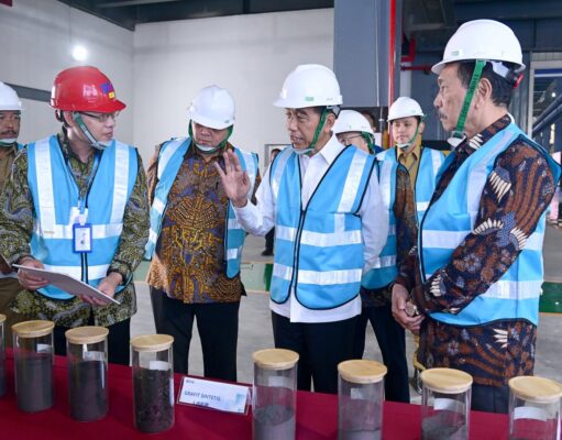 Presiden Jokowi Resmikan Pabrik Bahan Anoda Baterai Litium di KEK Kendal