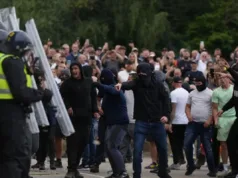 Hotel Penampung Imigran di Bakar Massa Ekstrem Kanan