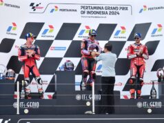 Presiden Jokowi Serahkan Trofi Juara Pertamina Grand Prix of Indonesia 2024