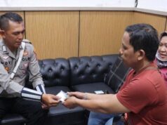 Brigadir Yovi Temukan dan Kembalikan Emas 30 Gram Milik Warga Tegal yang Terjatuh di Majalengka