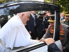 Bagikan Momen Saat Salami Paus Fransiskus, Kapolri: “Bangga Bisa Bertemu Beliau”