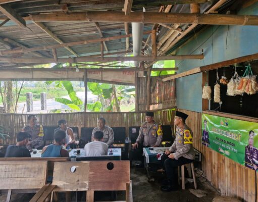 Melalui Jumat Curhat, Kapolsek Dlanggu Dengarkan Aspirasi Warga