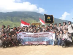 Dukung Program Kapolres Mojokerto, Kapolsek Dlanggu Turut Daki Gunung Pundak di HUT Polwan