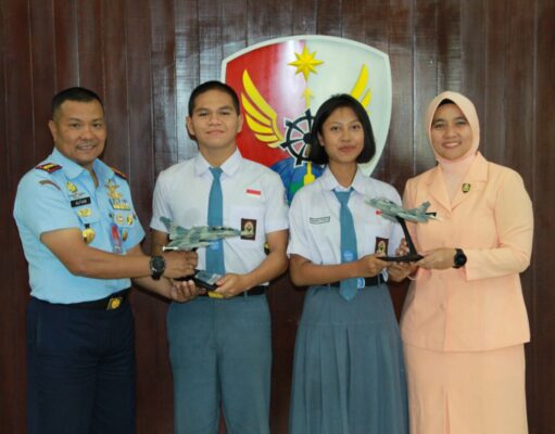 Siswa Angkasa Terima Apresiasi dari Danlanud Husein Sastranegara