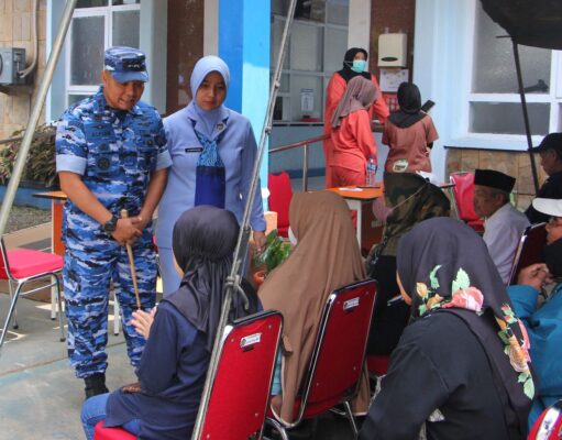 Lanud Husein Sastranegara Gelar Bakti Kesehatan dan Pembagian Sembako Sambut HUT Ke-79 TNI