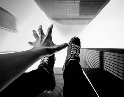 Diduga Terjun dari Lantai 10 Apartemen, Pria Ditemukan Tewas di Area Parkir