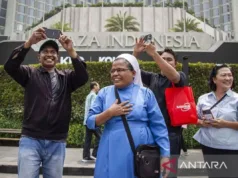 Masyarakat Antusias Sambut Paus Fransiskus di Kedutaan Besar Vatikan Jakarta