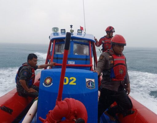 Penumpang KM Sangaji yang Kandas di Perairan Pulau Pari Berhasil di Evakuasi