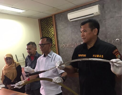 Polisi Jelaskan Kronologi Diduga Awal Mula Remaja Melompat ke Kali Bekasi