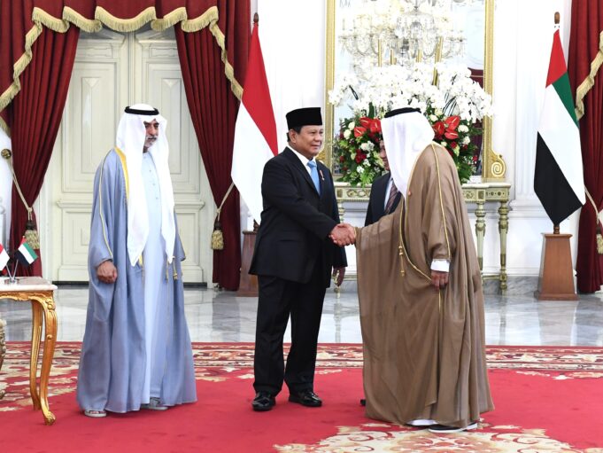 0304Presiden_Prabowo_Subianto_Terima_Kunjungan_Utusan_Khusus_Persatuan_Emirat_Arab_dan_Mesir_di_Istana_Merdeka