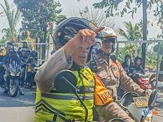 Aksi Heroik Kabag Ops Polres Kediri Kota Dalam Melakukan Pengamanan Rombongan Pesilat Saat Melintasi Kota Kediri