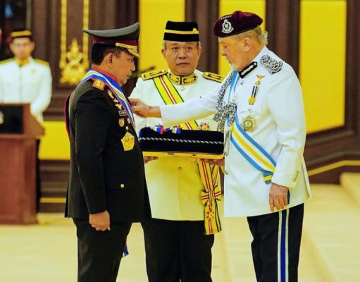 Kapolri Terima Penghargaan Panglima Gagah Pasukan Polis dari Kerajaan Malaysia