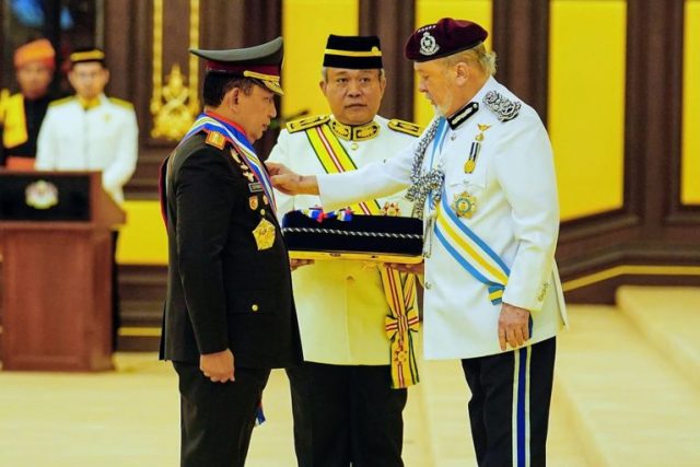 KAPOLRI-TERIMA-Panglima-Gagah-Pasukan-Polis-PGPP-1-768x512