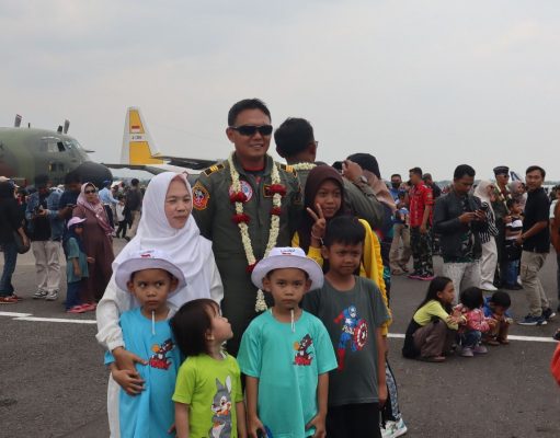 HUT TNI, Antusiasme Masyarakat Melihat Alutsista TNI-AU di Lanud Husein Sastranegara