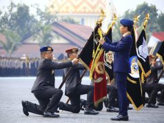 Brimob Terima Tanda Kehormatan Nugraha Sakanti dari Presiden Jokowi