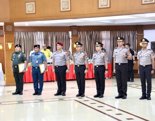 Sejumlah Pejabat Utama Polda Metro Jaya Terima Brevet Setia Waspada dari Danpaspampres
