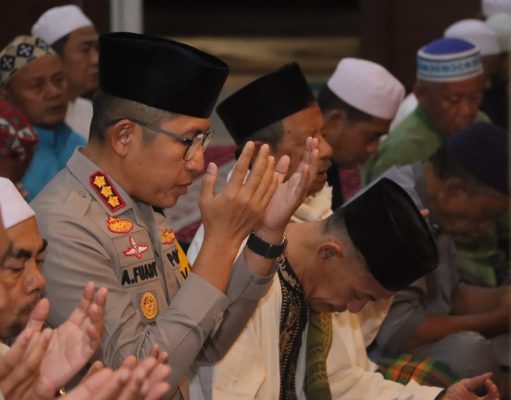 Kapolres Metro Jakarta Utara Salat Subuh Keliling Jelang Pelantikan Presiden dan Wakil Presiden 2024
