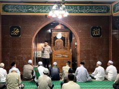 Polda Metro Jaya Gelar Sholat Subuh Berjamaah Keliling di Masjid Al Ikhlas, Jakarta Timur