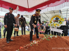 Kapolda Sulsel Pimpin Upacara Pemakaman Kompol Anumerta Ryanto Ulil Anshar