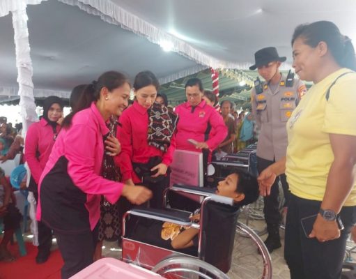 Ketum Bhayangkari Gelar Baksos di Kupang, NTT