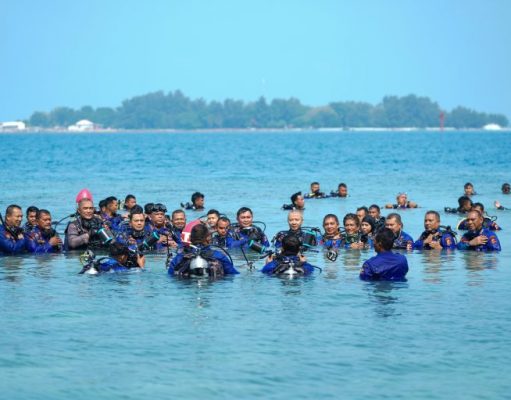 Peringati HUT ke-74 Korpolairud, Kabaharkam Polri Pimpin Transplantasi Terumbu Karang