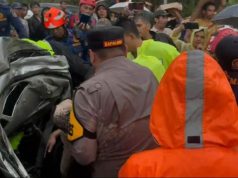 Detik-Detik Kapolres Purwakarta Evakuasi Korban Tabrakan Beruntun Tol Cipularang