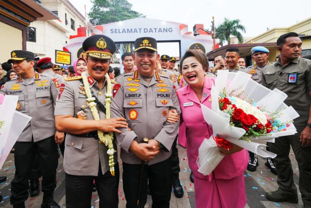 KAPOLRI-DAN-JEND-PURN-AGUS-1536x1024