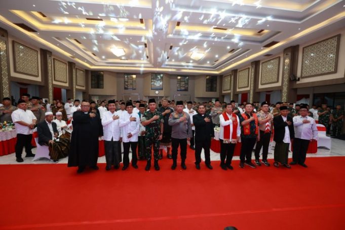 KAPOLRI-DOA-BERSAMA-DI-JATIM-768x512