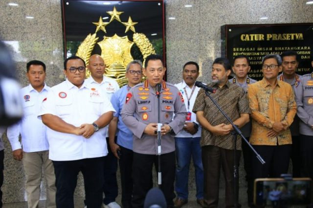 KAPOLRI-TERIMA-AUDIENSI-BURUH-768x512