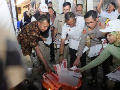 Pemusnahan Kelebihan Surat Suara Pemilihan Gubernur dan Wakil Gubernur Provinsi DKI Jakarta Tahun 2024 dihadiri Kapolres Jakut