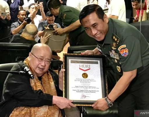 Raih Gelar Akademik Terbanyak Jenderal TNI AD Pecahkan Rekor MURI