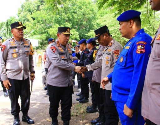 Kapolri Tinjau Posko Pengungsi Erupsi Gunung Lewotobi di NTT