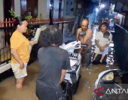 Kebon Pala Terendam Banjir Akibat Ciliwung Meluap
