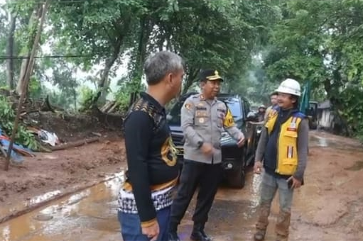 Kapolres Sukabumi Pimpin Langsung Penanganan Longsor di Bantar Gadung