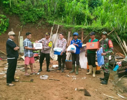 Polres Ponorogo Kirim Bantuan untuk Warga Terdampak Tanah Longsor