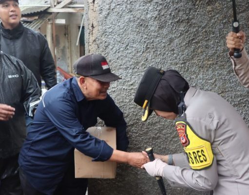 Kapolres Sukabumi Kota Salurkan Bantuan Bagi Warga Terdampak Bencana Longsor