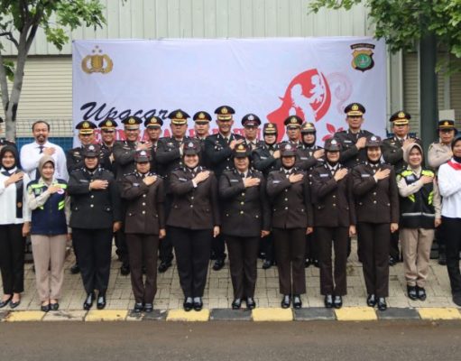 Polres Kepulauan Seribu Gelar Upacara Peringatan Hari Ibu ke-96 Tahun 2024 di Marina Ancol