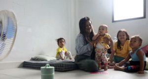 Pemkot Jakbar Bantu Pindahan Penghuni Kolong Tol Jelambar Ke Rusunawa