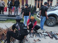 Polres Tolikara Gelar Razia Sita 812 Senjata Tajam