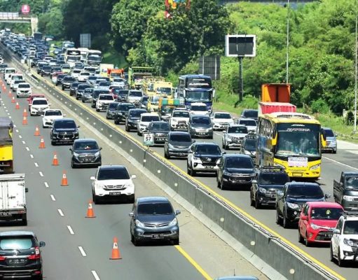Jasa Marga Perpanjang Contraflow dari KM 47-65 di Tol Japek, Hindari Macet Jelang Nataru