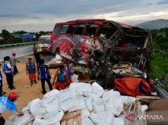 Kecelakaan Antara Bus dan Truk di Tol Pandaan-Malang 4 Korban Tewas