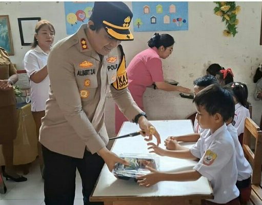 Polres Bitung Siapkan Makan Siang Bergizi Gratis di SD Katolik Aertembaga
