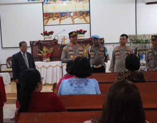Kapolres Metro Depok Melaksanakan Pemantauan Ibadah Tahun Baru 2025 di Gereja-Gereja Kota Depok