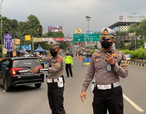 Ribuan Kendaraan Padati Puncak Hari Kedua Libur Panjang, Sistem One Way dari Arah Jakarta Diberlakukan