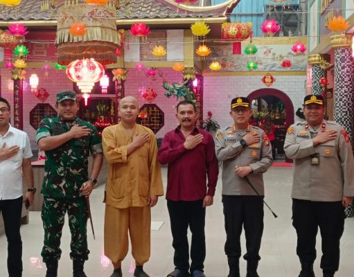 Kapolres Metro Jakarta Utara dan Dandim 0502 Pantau Perayaan Imlek di Vihara Lalitavistara