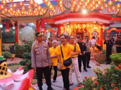Kapolres Pantau Langsung Pengamanan Ibadah di Vihara, Pastikan Imlek 2025 di Kota Tangerang Berlangsung Kondusif