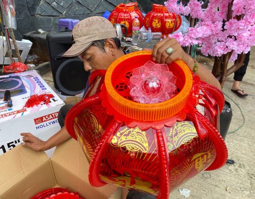 Jelang Tahun Baru Imlek, Pedagang Pernak-Pernik Imlek Padati Kawasan Pancoran Glodok