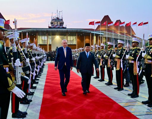 Akhiri Kunjungan dengan Keakraban Hangat, Presiden Prabowo Lepas Presiden Erdoğan Tinggalkan Indonesia