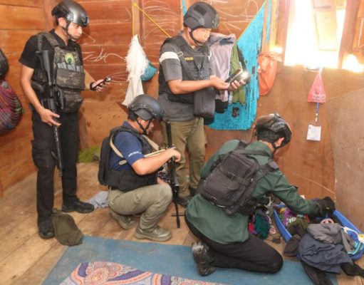 Barang Bukti Pakaian Milik Nikson Matuan diamankan Satgas Ops Damai Cartenz 2025